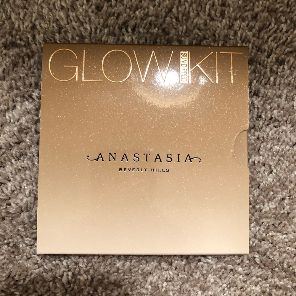 Never used Anastasia Glow Kit